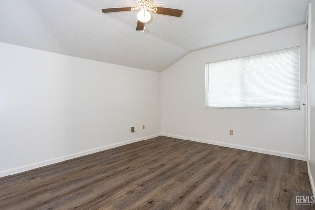 1105 Arena Way, Bakersfield, CA 93304