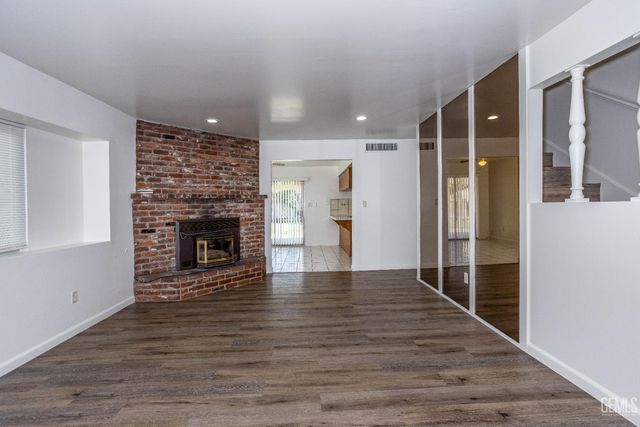 1105 Arena Way, Bakersfield, CA 93304