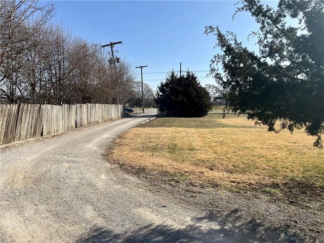 19310A Metcalf Avenue, Stilwell, KS 66085