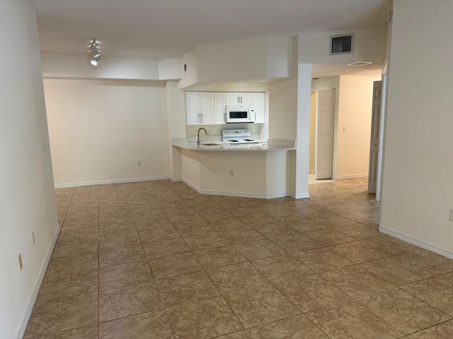 3020 Alcazar Place 303, Palm Beach Gardens, FL 33410