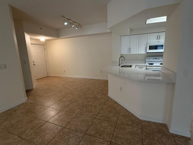 3020 Alcazar Place 303, Palm Beach Gardens, FL 33410