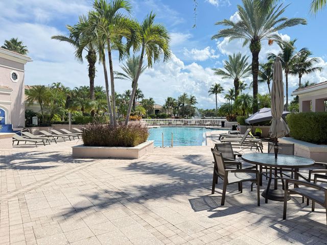 3020 Alcazar Place 303, Palm Beach Gardens, FL 33410