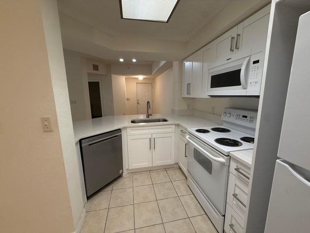3020 Alcazar Place 303, Palm Beach Gardens, FL 33410