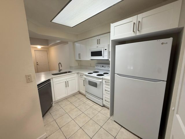 3020 Alcazar Place 303, Palm Beach Gardens, FL 33410
