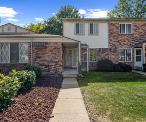 61119 Heritage Boulevard 3, South Lyon, MI 48178