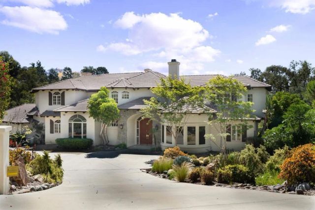 7324 El Fuerte Street, Carlsbad, CA 92009