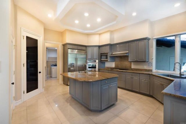 7324 El Fuerte Street, Carlsbad, CA 92009