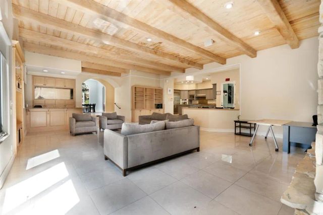 7324 El Fuerte Street, Carlsbad, CA 92009