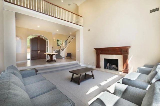 7324 El Fuerte Street, Carlsbad, CA 92009