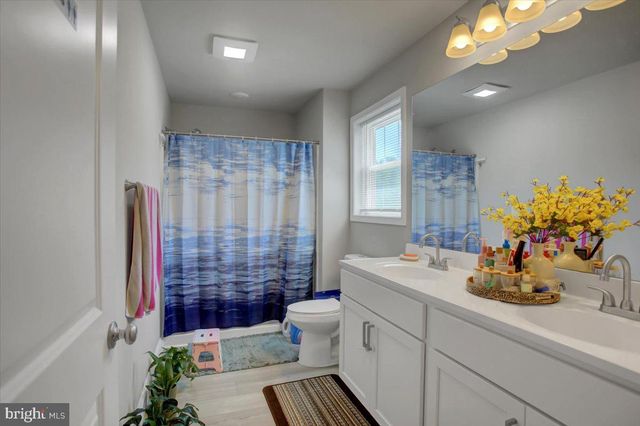 238 PARKWAY DR, Mount Holly Springs, PA 17065