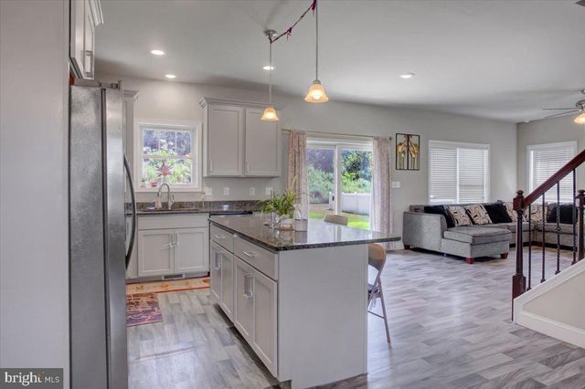 238 PARKWAY DR, Mount Holly Springs, PA 17065