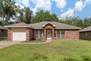 203 E Hickory Street, Kaufman, TX 75142