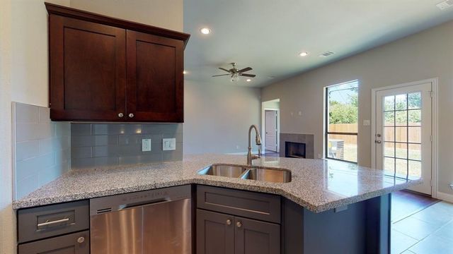 311 Mascot, Houston, TX 77029