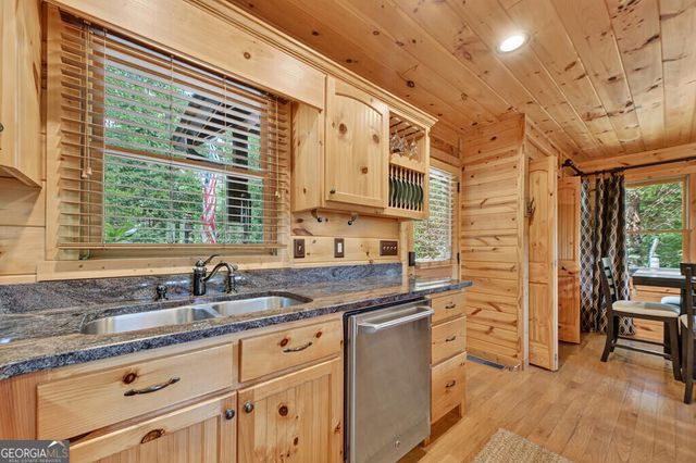 104 Gibbs Trail, Mineral Bluff, GA 30559