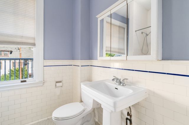 2 Wyman Ct 1, Winchester, MA 01890