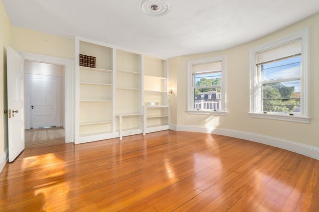 2 Wyman Ct 1, Winchester, MA 01890
