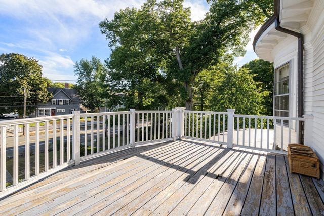 2 Wyman Ct 1, Winchester, MA 01890