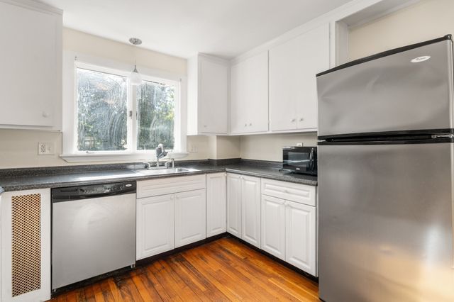 2 Wyman Ct 1, Winchester, MA 01890