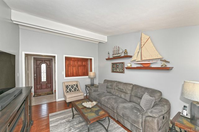 186 11th Avenue, Holtsville, NY 11742