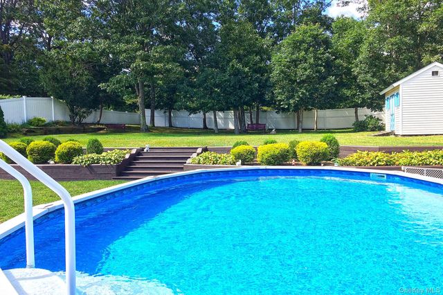 186 11th Avenue, Holtsville, NY 11742