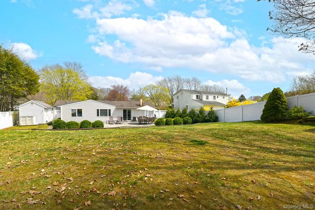 186 11th Avenue, Holtsville, NY 11742