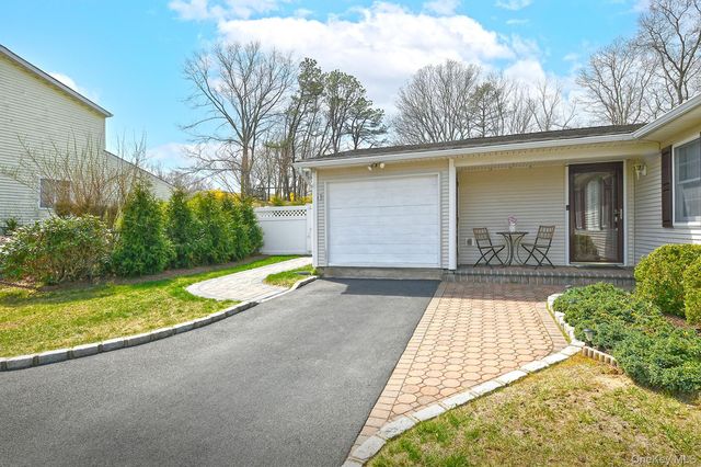 186 11th Avenue, Holtsville, NY 11742