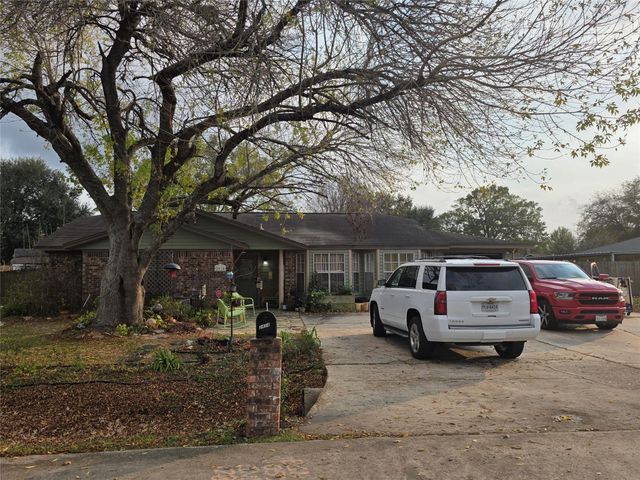 2414 Goldenrod Street, Highlands, TX 77562