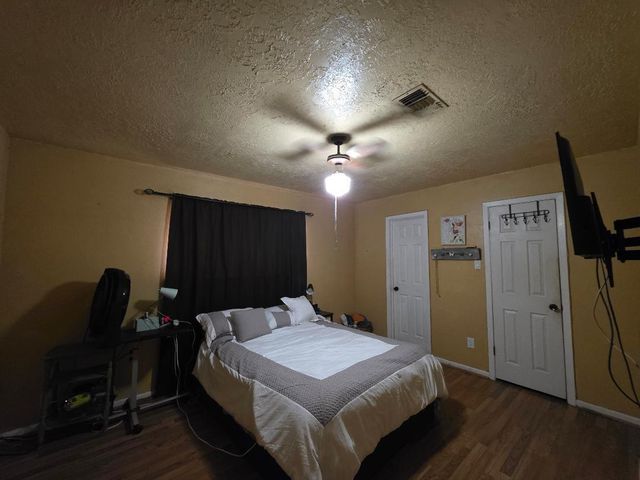 2414 Goldenrod Street, Highlands, TX 77562