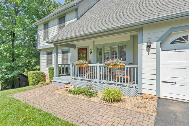 7984 Forest Creek DR, Roanoke, VA 24018