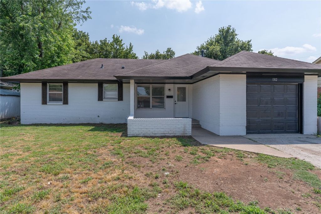 1312 Hickory Lane, Midwest City, OK 73110