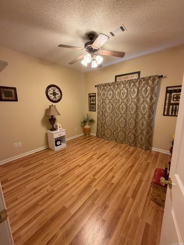 600 Pakis St Apt 4, Hot Springs, AR 71913