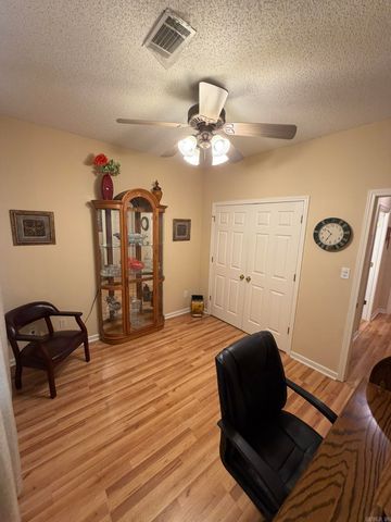 600 Pakis St Apt 4, Hot Springs, AR 71913