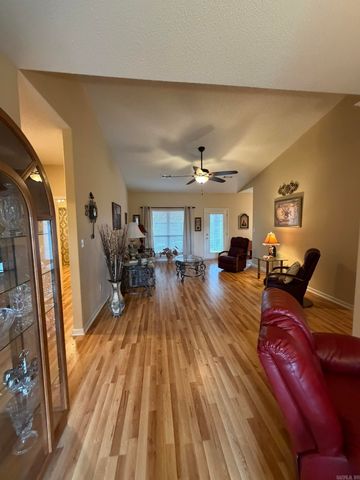 600 Pakis St Apt 4, Hot Springs, AR 71913