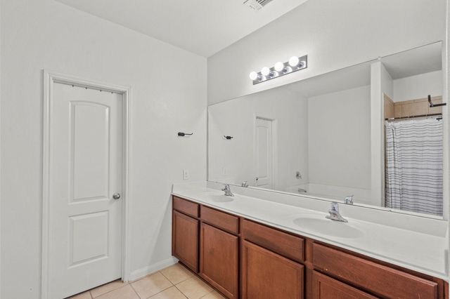 422 Turquoise Trade Drive, La Marque, TX 77568