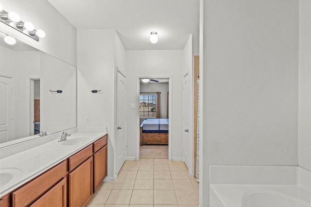 422 Turquoise Trade Drive, La Marque, TX 77568