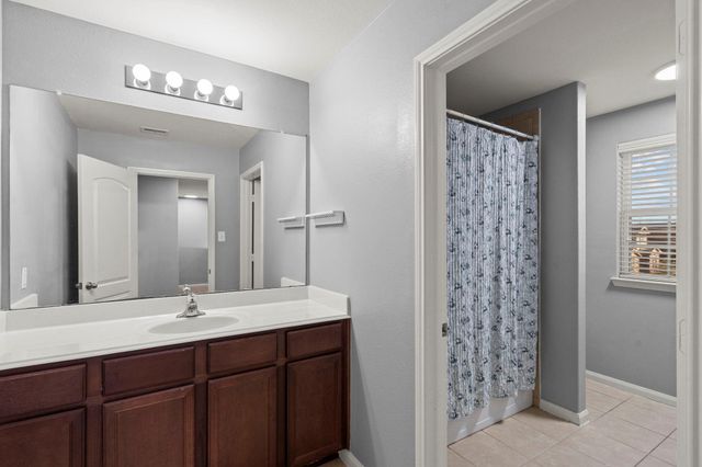 422 Turquoise Trade Drive, La Marque, TX 77568