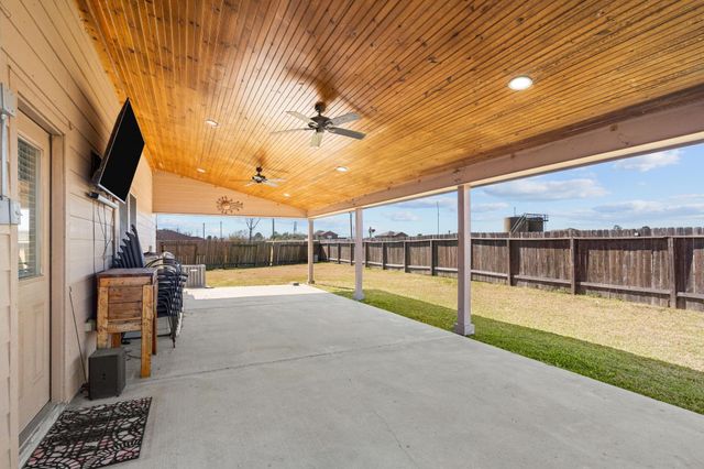 422 Turquoise Trade Drive, La Marque, TX 77568