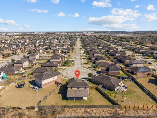 422 Turquoise Trade Drive, La Marque, TX 77568