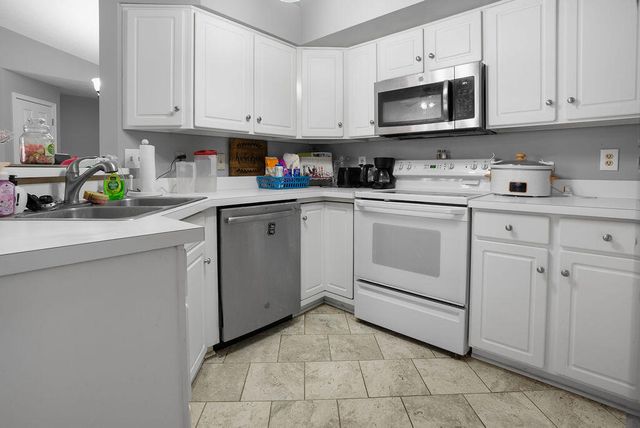 2280 Edenderry Drive, 305, Crescent Springs, KY 41017