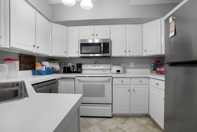 2280 Edenderry Drive, 305, Crescent Springs, KY 41017