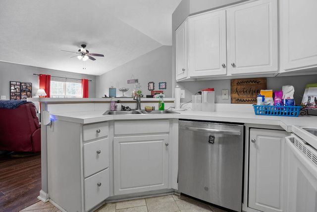 2280 Edenderry Drive, 305, Crescent Springs, KY 41017