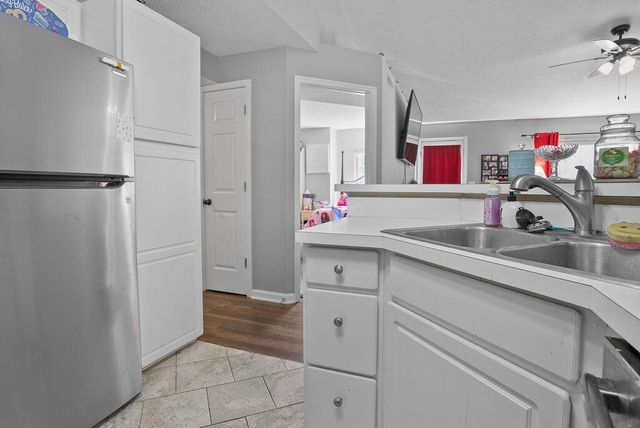 2280 Edenderry Drive, 305, Crescent Springs, KY 41017