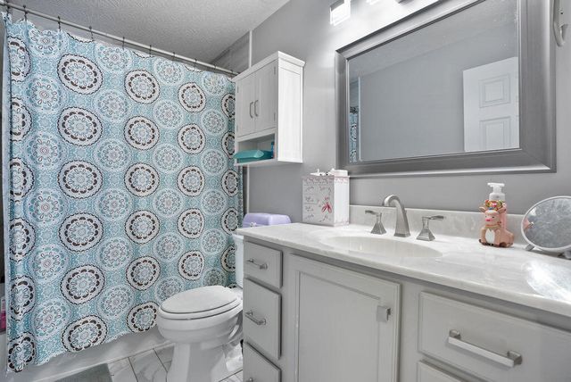 2280 Edenderry Drive, 305, Crescent Springs, KY 41017