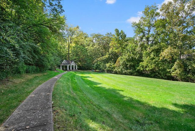 2280 Edenderry Drive, 305, Crescent Springs, KY 41017