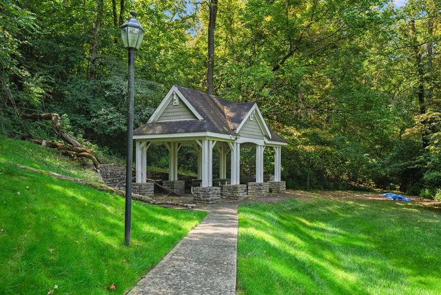 2280 Edenderry Drive, 305, Crescent Springs, KY 41017