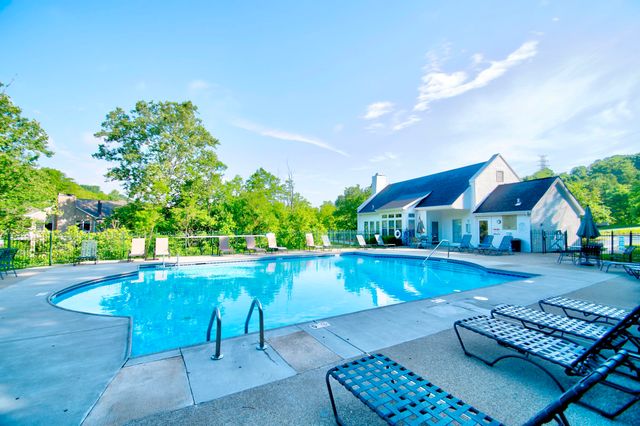 2280 Edenderry Drive, 305, Crescent Springs, KY 41017