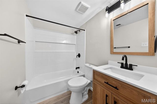 5766 Westphalia Lane B, St Louis, MO 63129