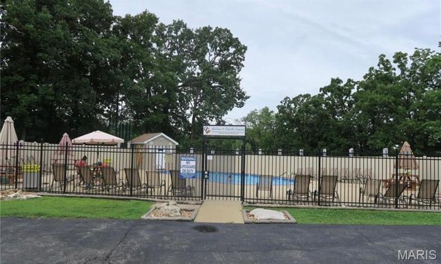 5766 Westphalia Lane B, St Louis, MO 63129