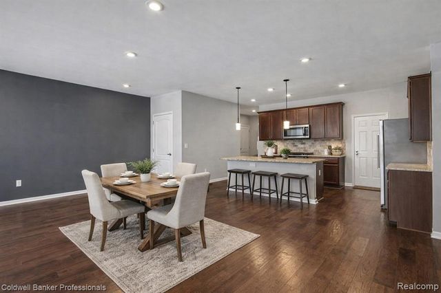 4883 Broomfield Way, Lake Orion, MI 48359