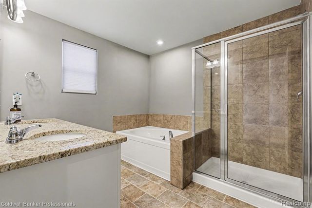 4883 Broomfield Way, Lake Orion, MI 48359